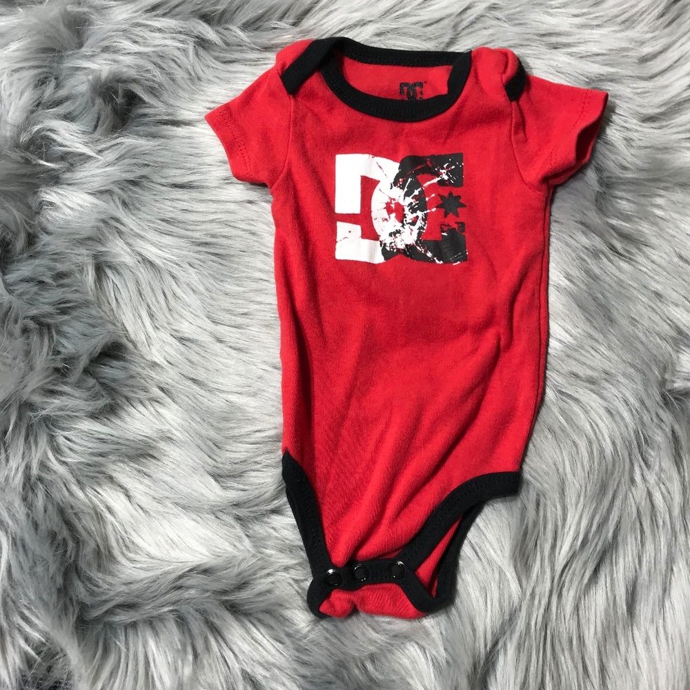 DC Skate black & red bodysuit 0-3M boy